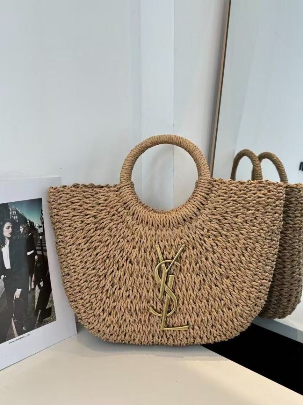 Saint Laurent's new straw bag - Picture 3 of 7